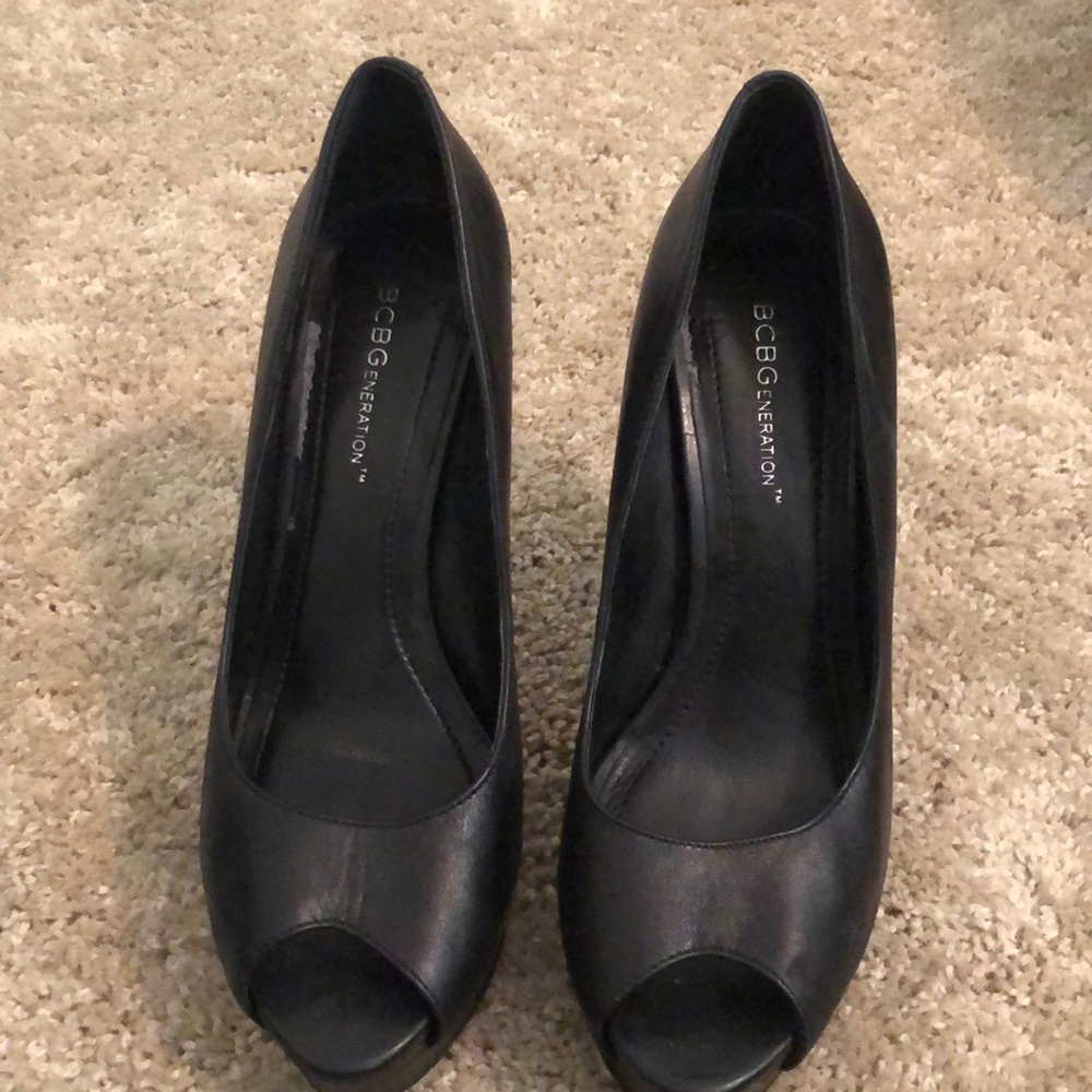 GUC BCBG platform open toe heel